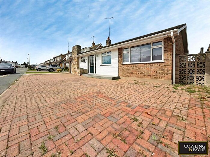3 Bedroom Detached Bungalow For Sale In Beauchamps Drive, Wickford, SS11