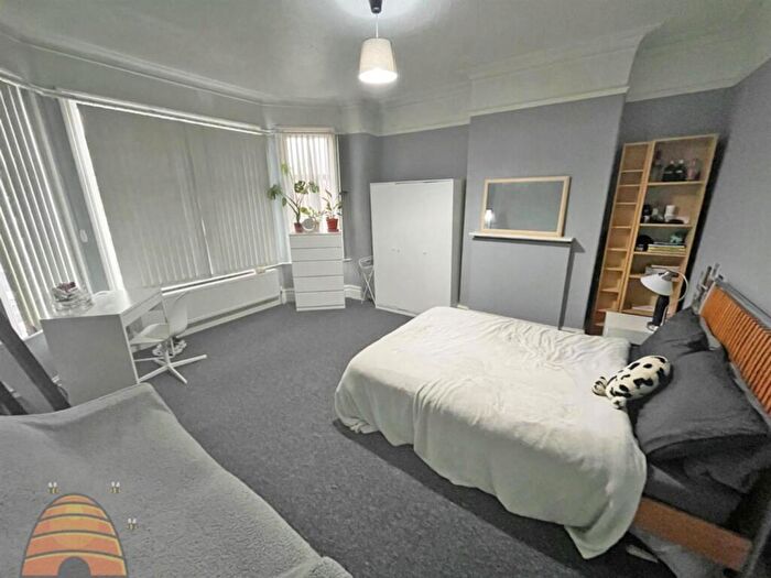 5 Bedroom House To Rent In Upper Kent Road, Manchester, M14