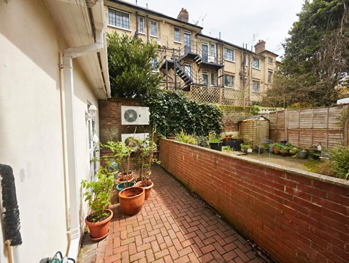 2 Bedroom Flat To Rent In Archway Road, Highgate, N6