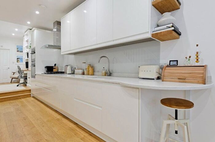 2 Bedroom Flat To Rent In Chesilton Road, Munster Village, SW6