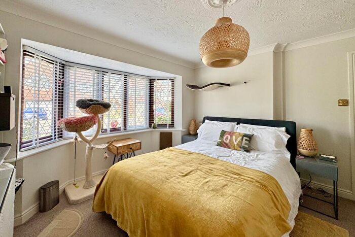 5 Bedroom Detached House For Sale In Charlotte Close, Talbot Village, Poole, BH12