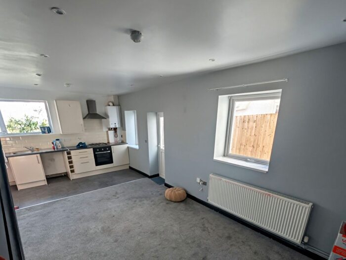 Block Of Flats To Rent In Holton Road, Barry, CF63