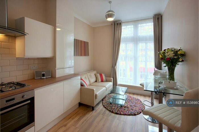 2 Bedroom Flat To Rent In Rye Lane, London, SE15
