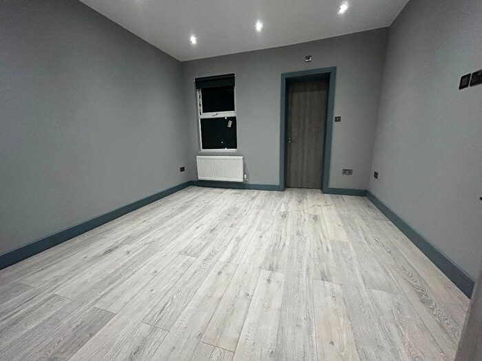 1 Bedroom Flat To Rent In Upper Green West, Mitcham, CR4