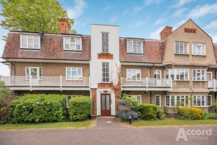 2 Bedroom Flat For Sale In Upminster Road, Clovelly Court Upminster Road, RM11