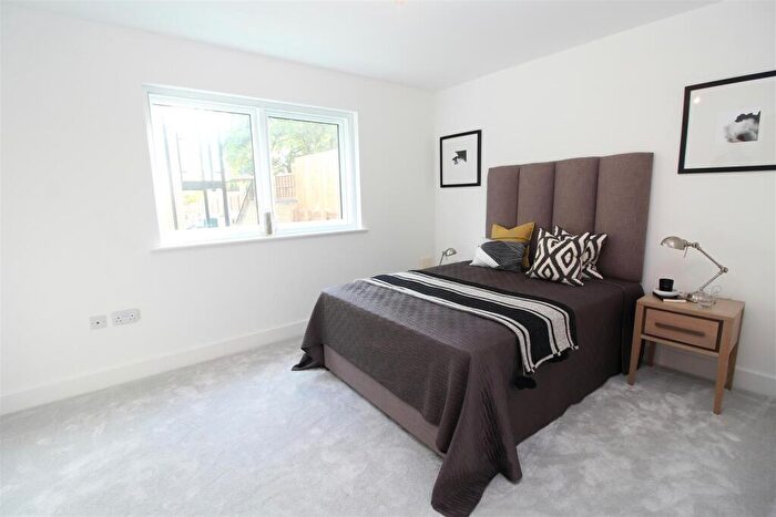 1 Bedroom Flat To Rent In Sandridge Park, Porters Wood, St Albans, AL3