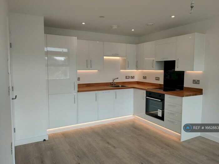 2 Bedroom Flat To Rent In Edinburgh House, Harlow, CM20