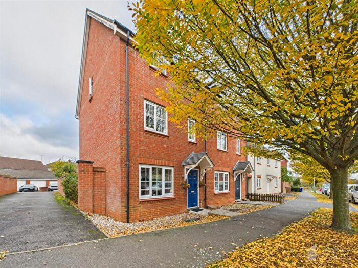3 Bedroom Town House For Sale In Mendip Way, Gt Ashby, Stevenage, SG1