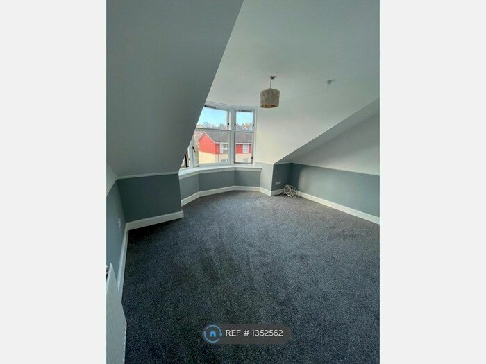 2 Bedroom Flat To Rent In South Street, Greenock, PA16