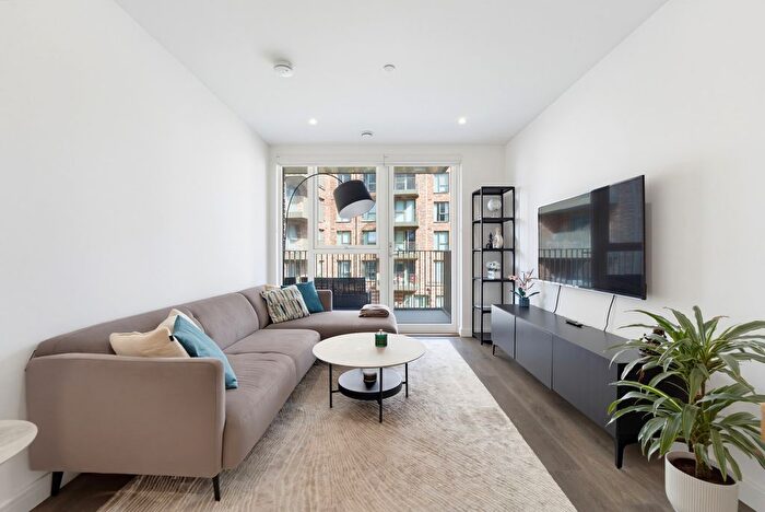 2 Bedroom Flat For Sale In Pembrey Court, London, W3