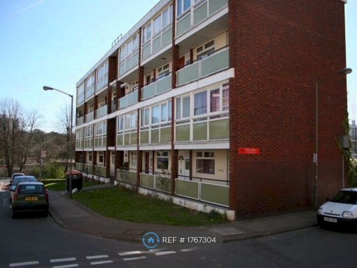 4 Bedroom Flat To Rent In Ibsley Gardens, London, SW15