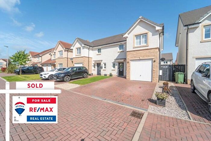 3 Bedroom Semi-Detached House For Sale In Steels Road, Broxburn, EH52