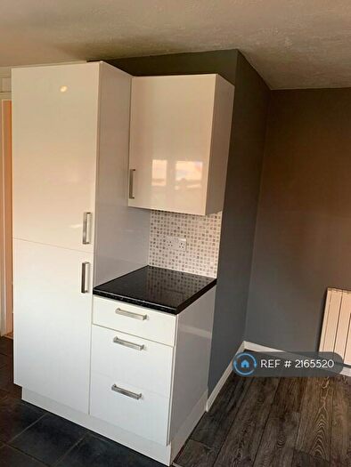 2 Bedroom Flat To Rent In Chelwood Close, Chippenham, SN14