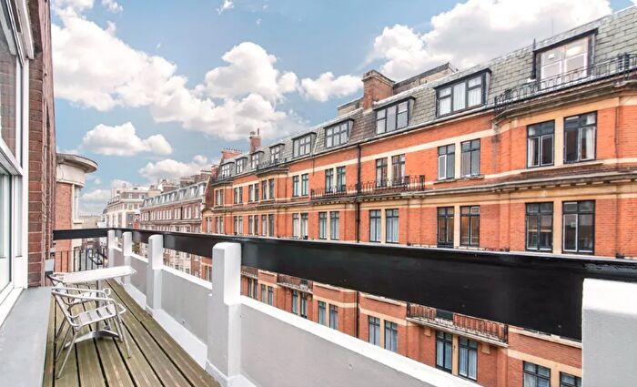 3 Bedroom Flat To Rent In Weymouth Street, Fitrovia, W1W