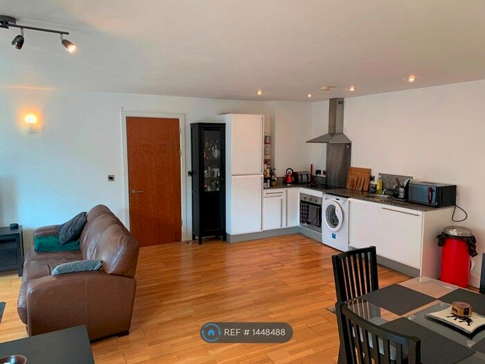 2 Bedroom Flat To Rent In Block C, Manchester, M4