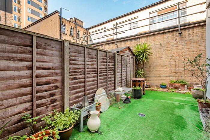 2 Bedroom Flat For Sale In Ellingfort Road, E8