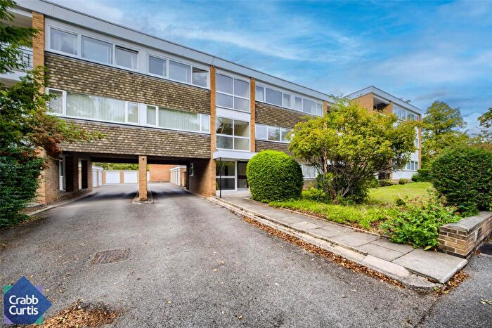 2 Bedroom Apartment For Sale In Warren Court, Warren Close, Leamington Spa, CV32