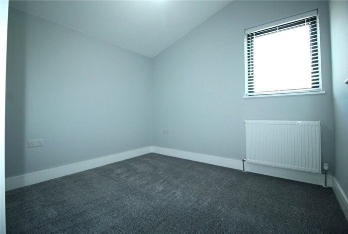 3 Bedroom Flat To Rent In Rathmore Road, Gravesend, Kent, DA11