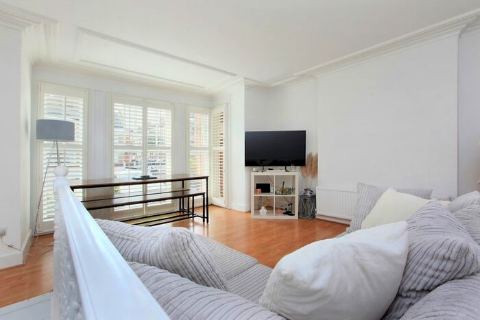 1 Bedroom Flat To Rent In Oakhill Road, Putney, London, SW15