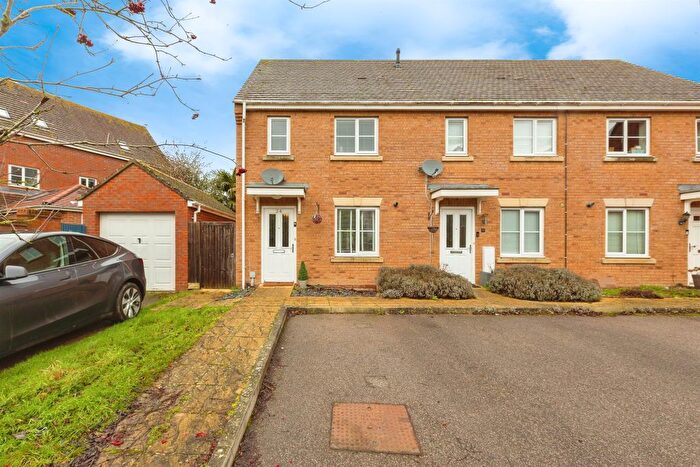 2 Bedroom End Terrace House For Sale In Whitechurch Close, Stone, Aylesbury, HP17
