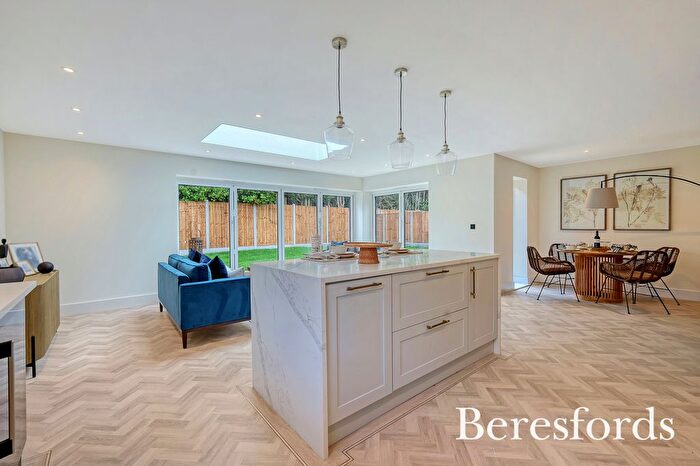 3 Bedroom Bungalow For Sale In Totternhoe Place, North Drive, CM13