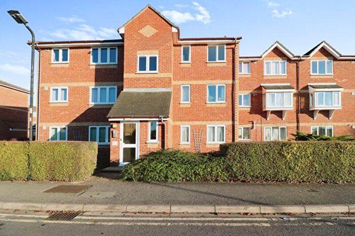 1 Bedroom Flat To Rent In Walpole Road, Burnham - Jt, M4