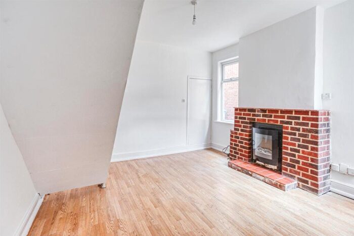 1 Bedroom End Of Terrace House To Rent In Dickinson Street, Derby, DE24