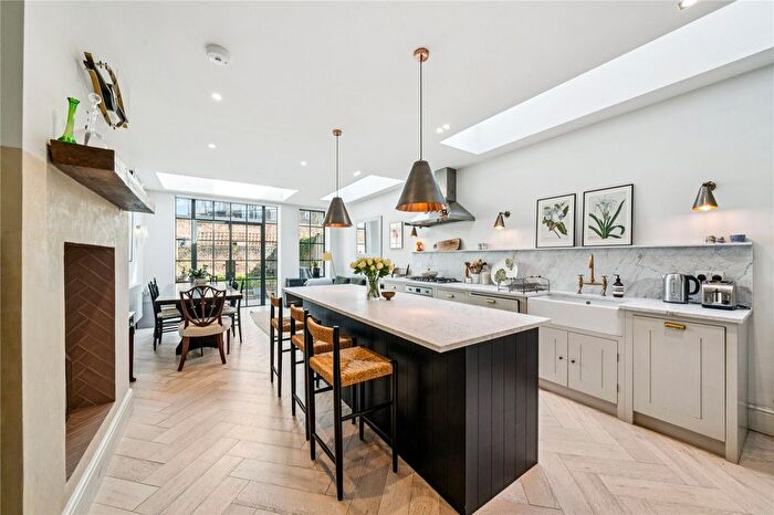 3 Bedroom Terraced House For Sale In Morrish Road, London, SW2
