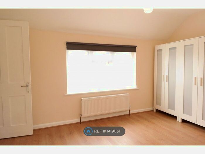 3 Bedroom Semi-Detached House To Rent In King Henrys Road, Kingston Upon Thames, KT1