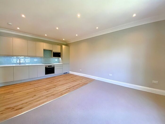 1 Bedroom Flat To Rent In Belsize Square, Belsize Park, London, NW3