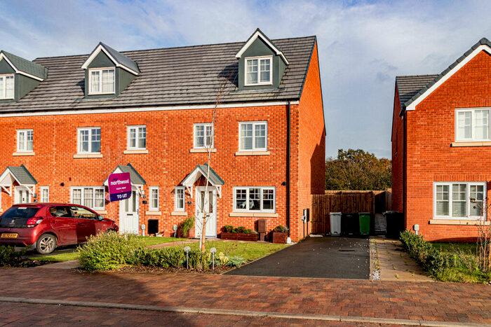 4 Bedroom Semi-Detached House To Rent In Comfrey Avenue, Sandbach, CW11