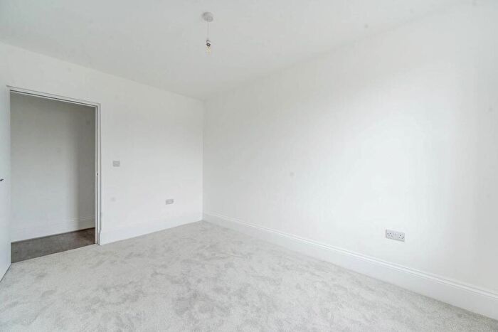 3 Bedroom Flat To Rent In Bridge Street, Pinner, HA5