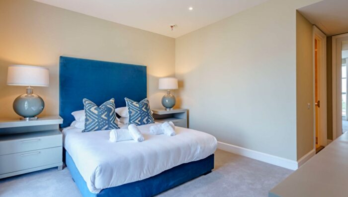 2 Bedroom Apartment To Rent In Westferry Circus, London, E14