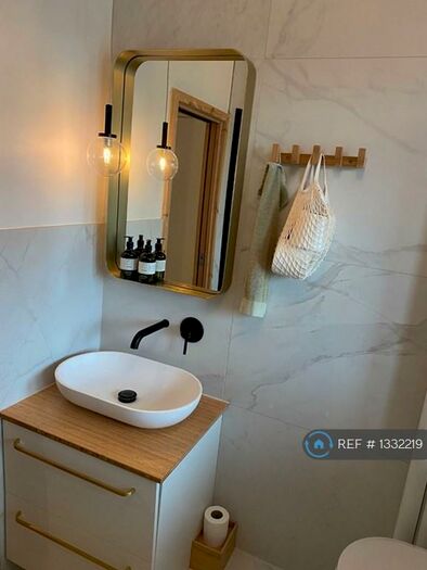 2 Bedroom Flat To Rent In Eglington Court, London, SE15