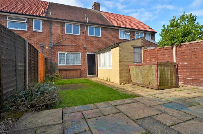 3 Bedroom Terraced House To Rent In , Shannon Road, Hull, HU8