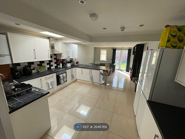 6 Bedroom End Of Terrace House To Rent In Donnington Gardens, Reading, RG1
