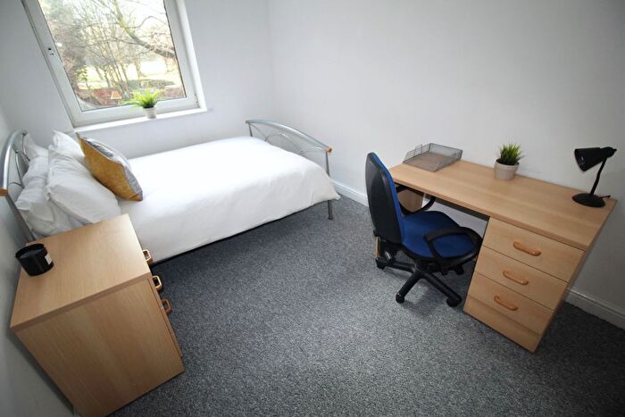 2 Bedroom Flat To Rent In Flat, Clarendon Road, Leeds, LS2