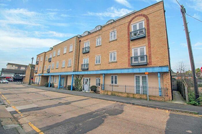 2 Bedroom Flat To Rent In Woodlands Road, Wickford, SS12