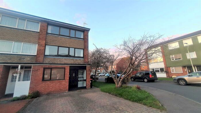 4 Bedroom End Of Terrace House To Rent In The Cedars, Dunstable, LU6