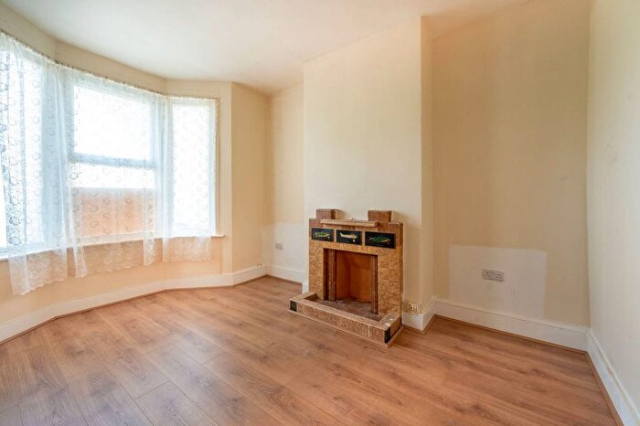 3 Bedroom Terraced House For Sale In Crownfield Road, Maryland, London, E15