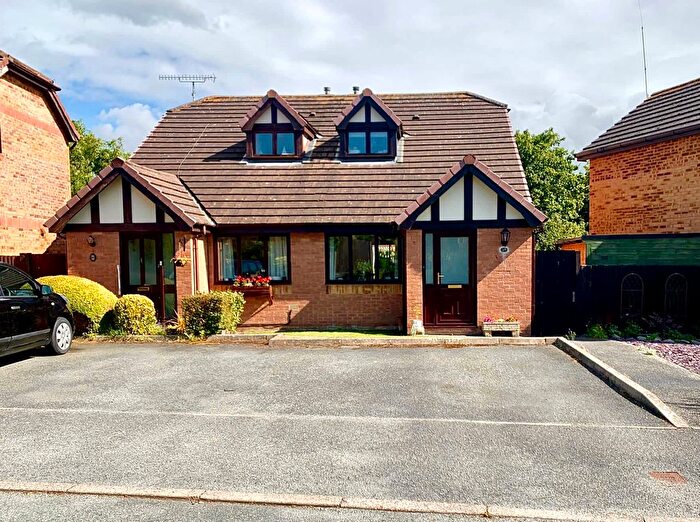 2 Bedroom Semi-Detached House To Rent In Cae Capel, Aberconwy, LL31