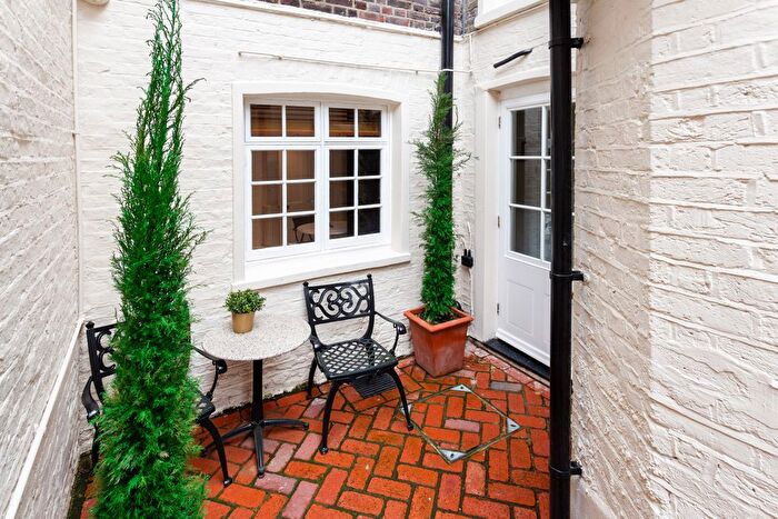 1 Bedroom Flat To Rent In Elizabeth Street, London, SW1W