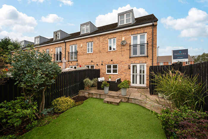 3 Bedroom Town House For Sale In Laithe Hall Avenue, Cleckheaton, BD19