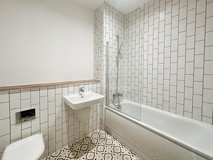 2 Bedroom Flat To Rent In Cotton Gardens, Bolton, Greater Manchester, BL1