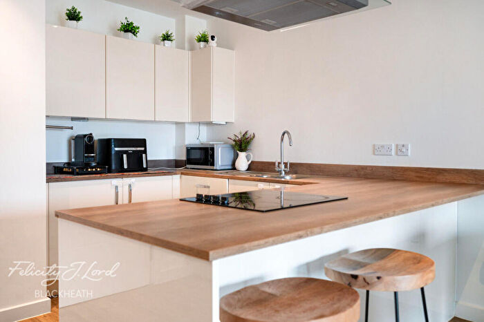 3 Bedroom Apartment For Sale In Rolfe Terrace, Woolwich, SE18