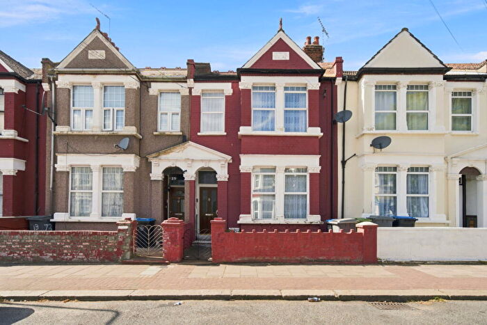 4 Bedroom Terraced House For Sale In Oaklands Road, NW2