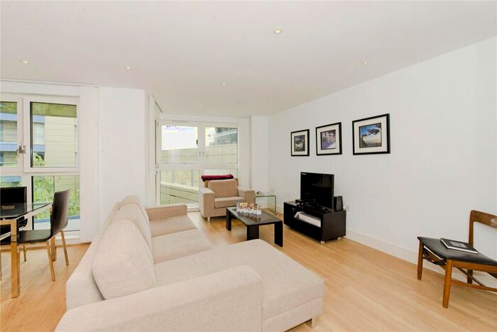 3 Bedroom Flat To Rent In Queensland Road, Islington, N7