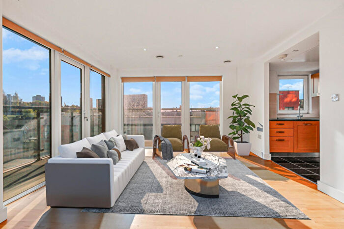 2 Bedroom Apartment For Sale In Jigger Mast House, Woolwich, SE18