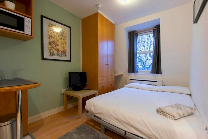 Studio To Rent In Penywern Road, Earls Court, London, SW5