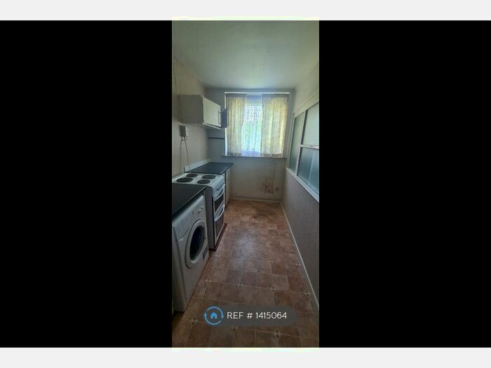 2 Bedroom Flat To Rent In Pantile Avenue, Southend-On-Sea, SS2
